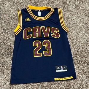 EUC kids CAVS Lebron jersey size S (8)